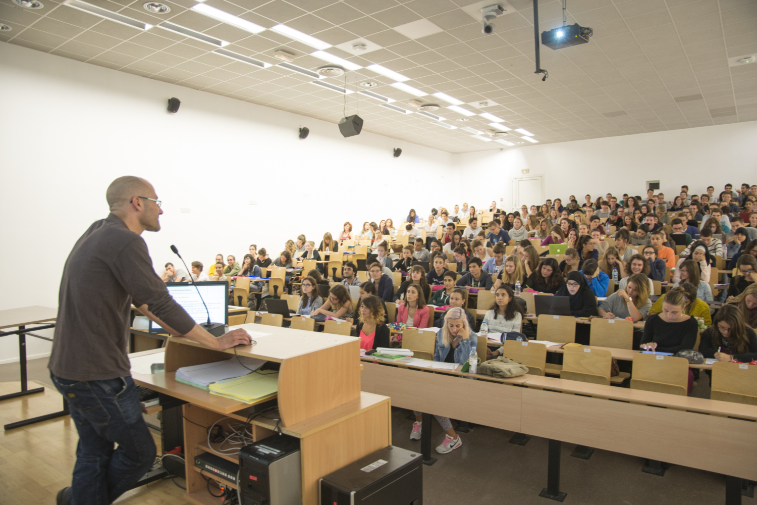 Présentation de Faculté de Médecine Montpellier Nîmes Présentation de Faculté de Médecine Montpellier Nîmes